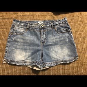 2 pair Women’s 16 Cato denim shorts